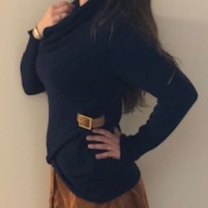 scoop/scrunch neck sweater w/side belt